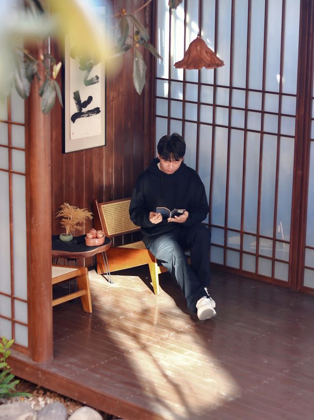 入住撫仙湖的油畫世界，享受湖居慢時光