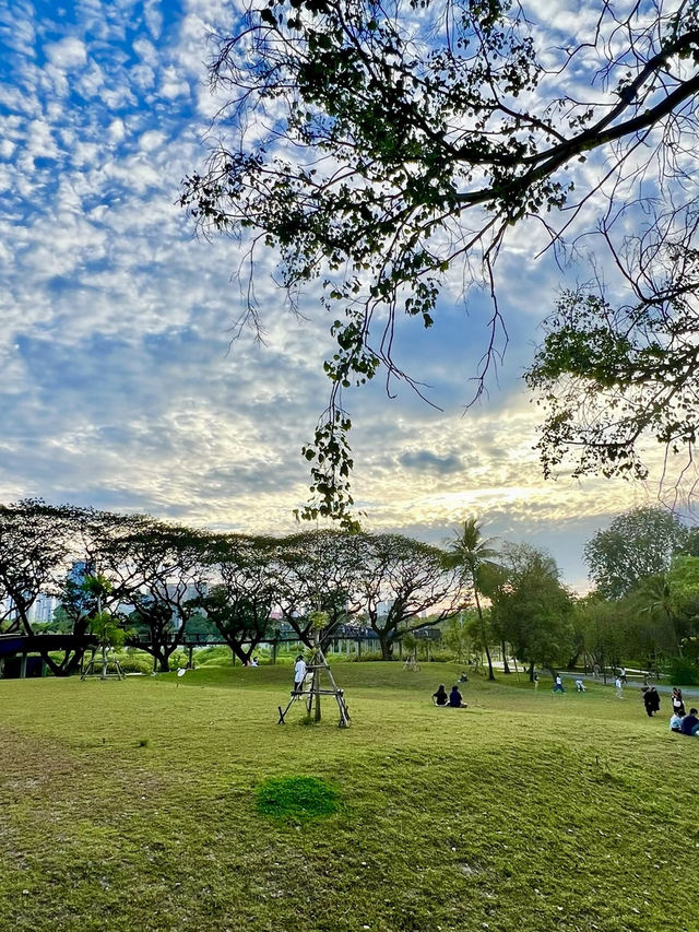 花影流轉——班嘉詩麗皇后公園與四面佛之旅