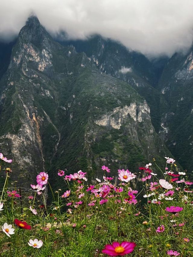 虎跳峽徒步精華攻略｜在懸崖邊拍人生照片