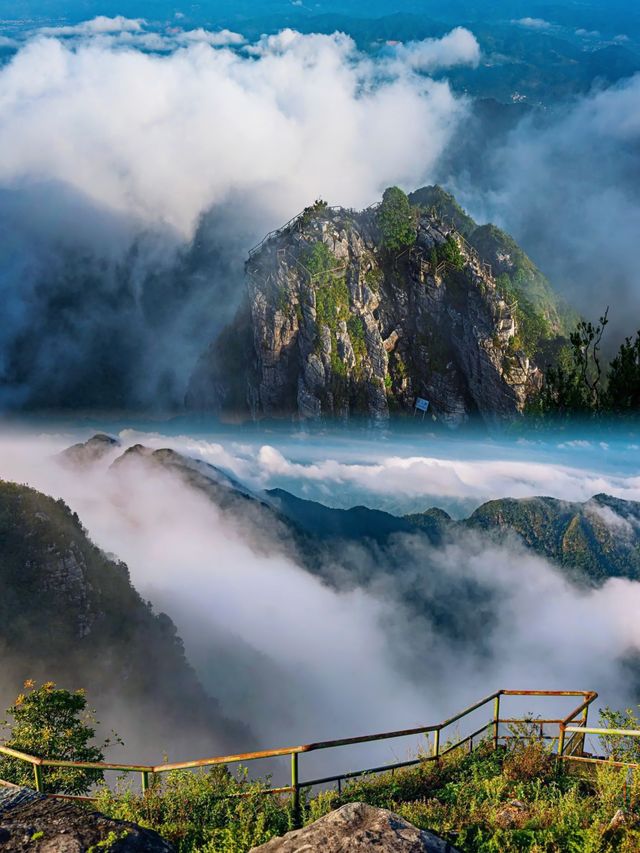 帶上最愛的人，到陰那山觀雲海日出！