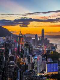 璀璨寶馬山，維港夜色入畫來