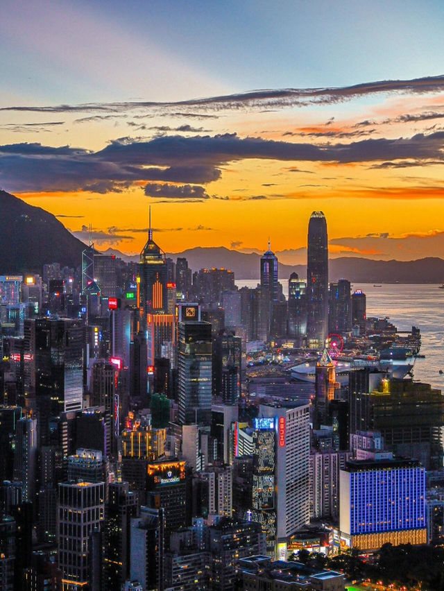 璀璨寶馬山，維港夜色入畫來
