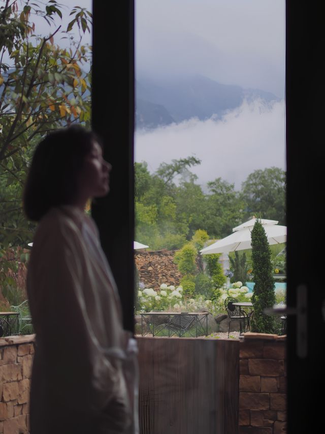 7月雨季麗江 乘雲不備偷拍雪山