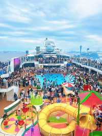 🛳️ Who else knows the joy of sailing on Spectrum of the Seas?