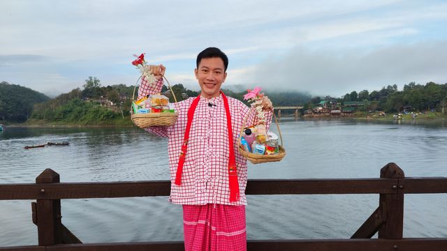 泰國桑卡布里清晨布施 靈魂治癒時刻