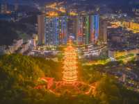 定南布衣塔打卡影相，夜景影出嚟好靚