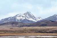 岡仁波齊藏語意為「雪山之寶」或「神靈之山」