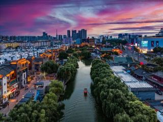 Lake Scenery Enchants Jining