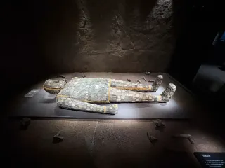 Check in at Xuzhou Museum, really great for photos