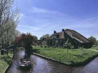 荷蘭羊角村一日遊全攻略坐船賞童話小鎮 品嚐美味三文魚