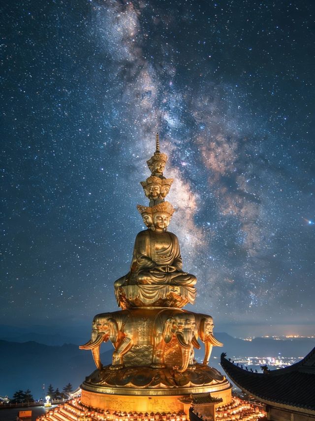 冬日峨眉山仙遊指南看日出雲海遇上金佛聖光 冬日峨眉山仙遊指南看日出雲海遇上金佛聖光