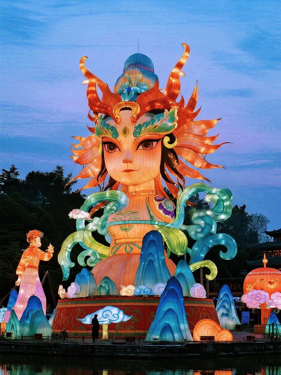 自貢春節自由行在彩燈大世界裡，過個最璀璨的中國年