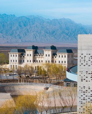 메이허 저택: 포도밭 속에 숨겨진 프랑스식 미술관. 중국 서북부에서 이런 "프랑스식 저택"을 찾을 수 있을 거라고 누가 상상이나 했을까! (헬란산 동쪽)