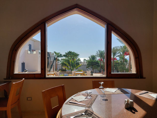 Mixed Feelings on Club Reef Resort: Great Atmosphere Marred by Health Concerns