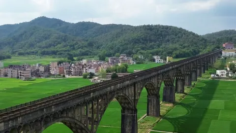 มุมมองสุดอลังการของสะพานส่งน้ำฉางกังพัว — traveler post in หลัวติง