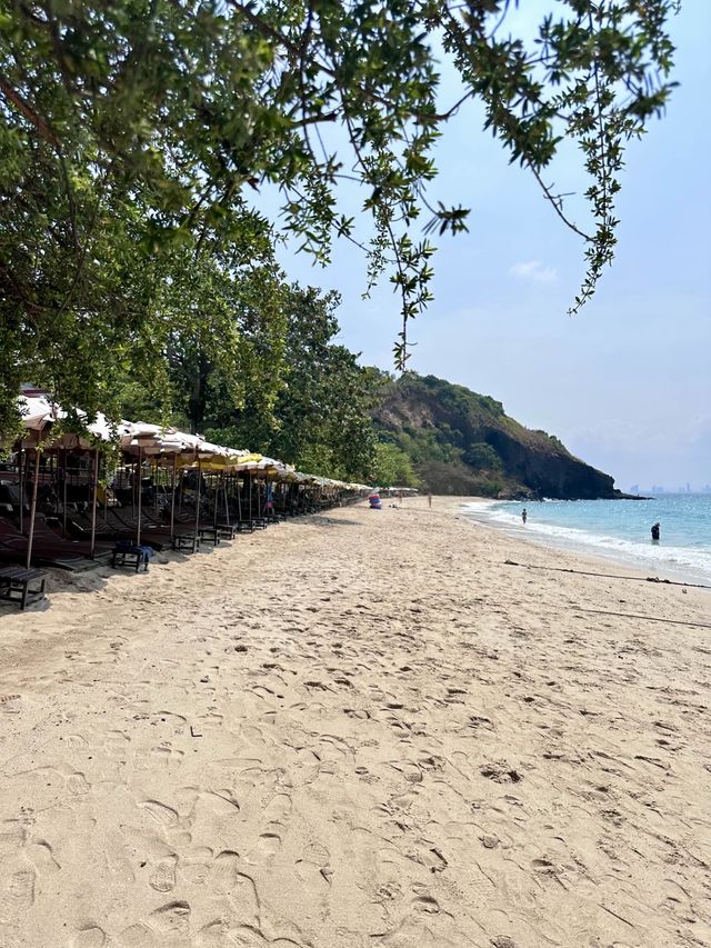 หาดนวล หาดสวย เงียบสงบ เกาะล้าน