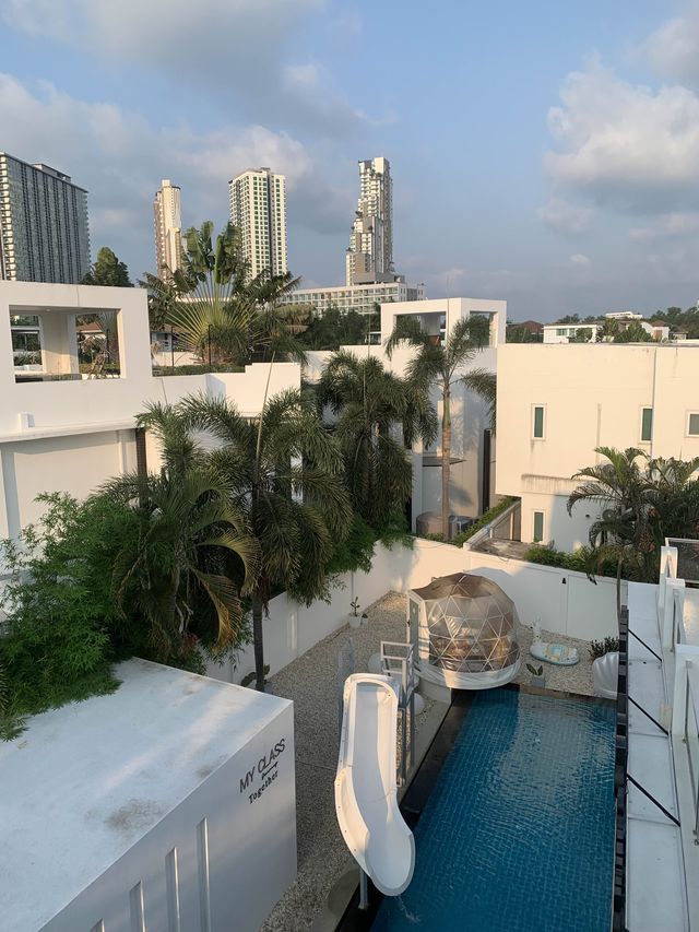 ย้อนเวลาไปพัทยา : My Class Pool Villa💦