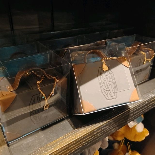 ホグワーツのトランクモチーフがたくさん！USJハリーポッターエリア