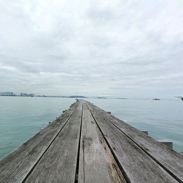 Relaxing Morning Walk along Tan Jetty