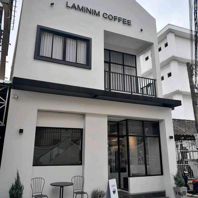 Laminim Coffee Shops 