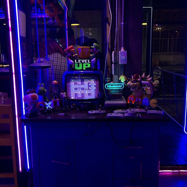 Chill with Friends - Nostalgia and Cocktails