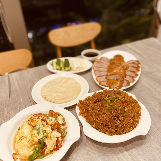 「老掌櫃東北菜館：特色菜式，尖椒炒蛋」