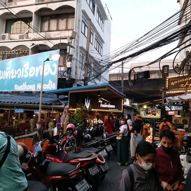 曼谷人氣船麪一條街