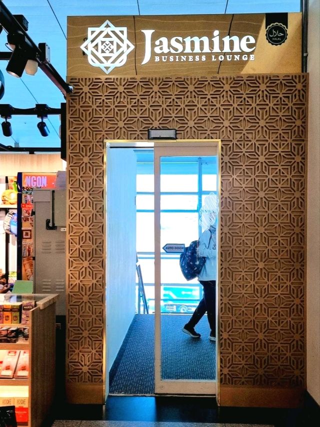 ARE YOU A FAN OF AIRPORT LOUNGE ? JASMINE LOUNGE