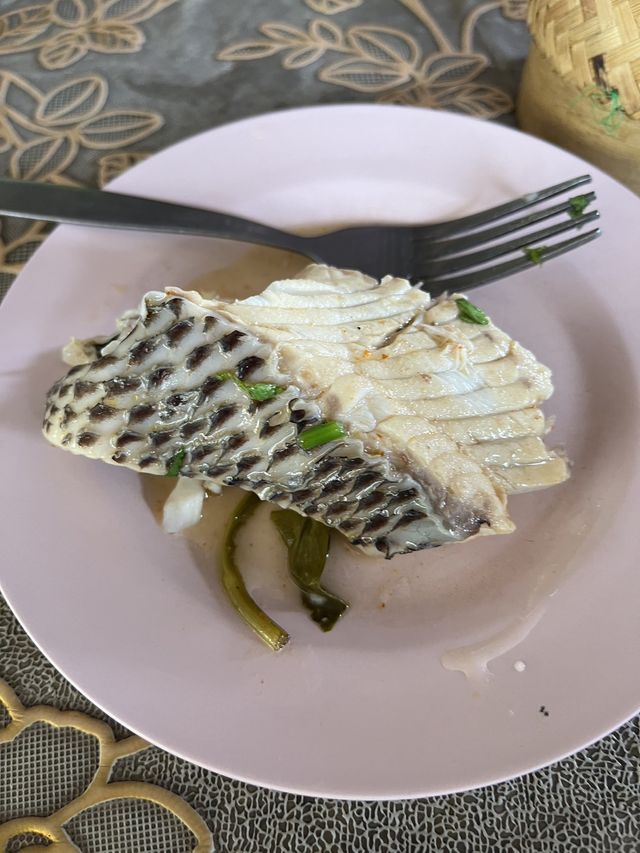 ร้านเพี้ยอ่อน (ลาบปลาวังหมื่น)