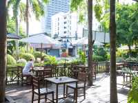 โรงแรมอะไร 🌳 มีต้นไม้เขียวล้อมเบอนี้ 🌳