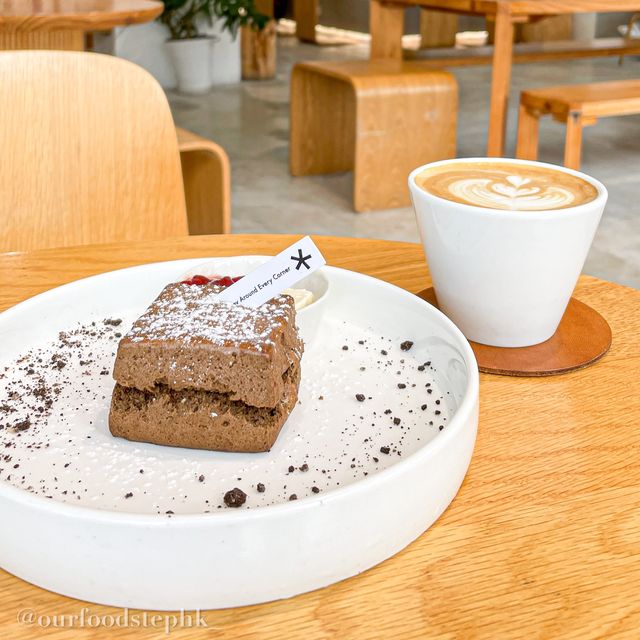 【香港大學站｜純白色Pet-friendly Cafe 想搵個地方做下嘢嘅可以考慮下呢度～】