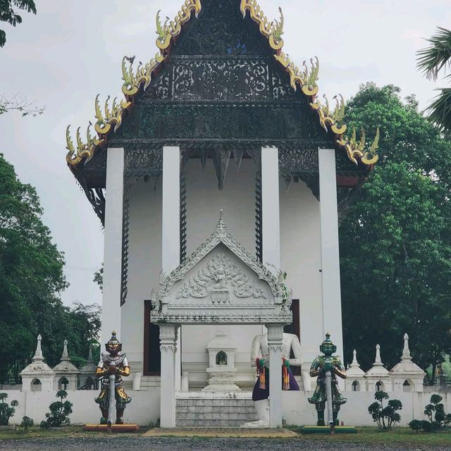 วัดใต้ต้นลาน