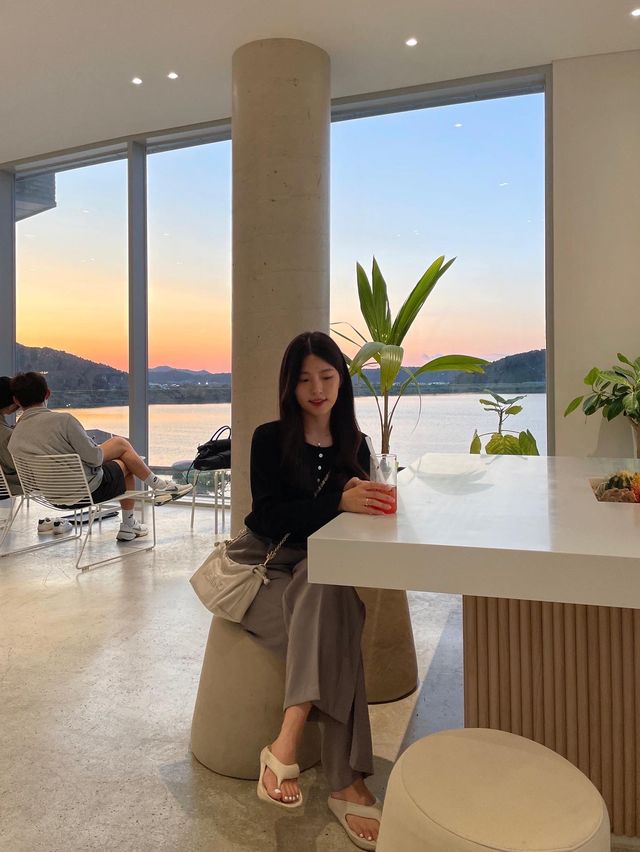 노을과 인생샷을 찍을 수 있는 곳🧡