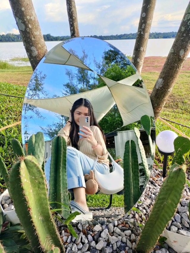 Une - อูเน่ สวนสนเขื่อนน้ำพุง