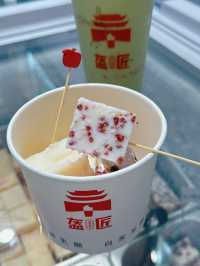 石門最近就開左間特色嘅小店「盔匠 」,主打四川及陝西等地既民間小食 - 鍋盔,店外人流不絕,超多街坊幫襯!