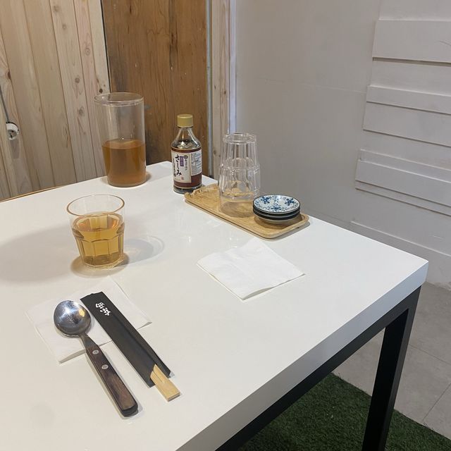 익선동 초밥, 롤 맛집 “롤인익선”. 연어아보카도롤 드세용!