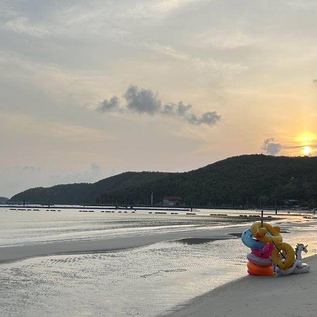 เที่ยวทะเลสวยๆ หาดตาแหวน เกาะล้าน