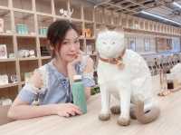 可以同雕塑貓貓🐱打卡嘅台式木系海景餐廳