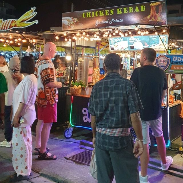 เดินชิล ชิม ช้อป ถนนคนเดินเมืองกระบี่