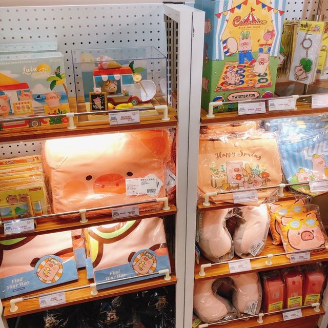台北｜🐷🐽🐖可愛到爆的豬豬仔📍 罐頭豬LuLu豬朋引伴旅行社 (華山快閃店)