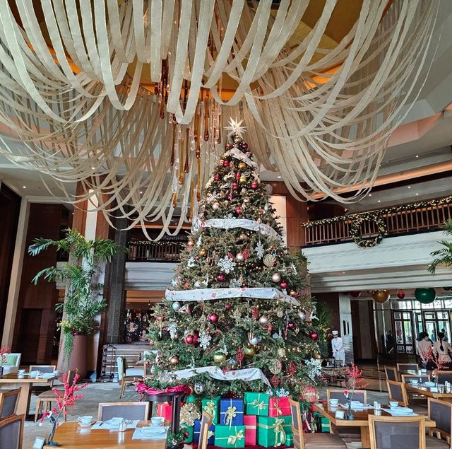 Afternoon Tea ธีมคริสมาสที่ โรงแรม เพนนินซูลา กรุงเทพฯ