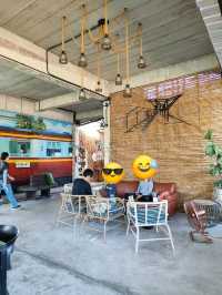 นั่งรถไฟจิ๋วที่ชานชาลา 22 คาเฟ่