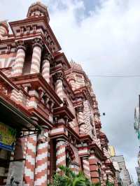 🇱🇰 Stunning Red Mosque in Pettah Market 