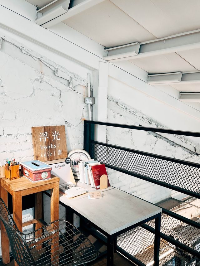 ☕️台北美食探店 X 浮光 BOOKS CAFE 老宅裡的咖啡廳