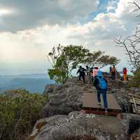 ผาชูธง (Pha Chu Thong  Cliff) จังหวัดพิษณุโลก