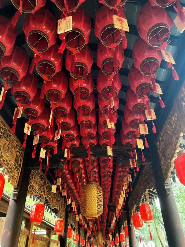 A temple fulls of Chinese poem ♥️