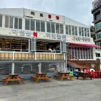 【韓国釜山・尾浦】テラスで海を眺めて豪快な貝焼きを味わう「ミポクッチブ」