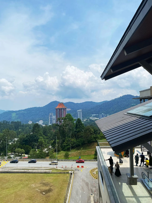 Outdoor shopping mall with chill weather 🛍️