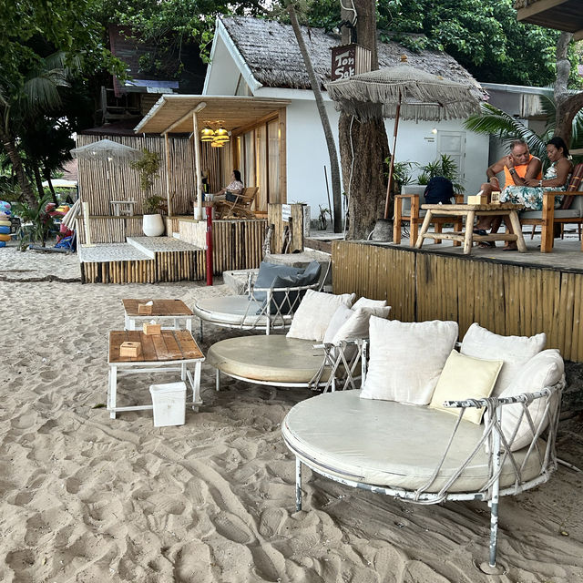 ร้านอาหารต้นสัก เกาะเสม็ด