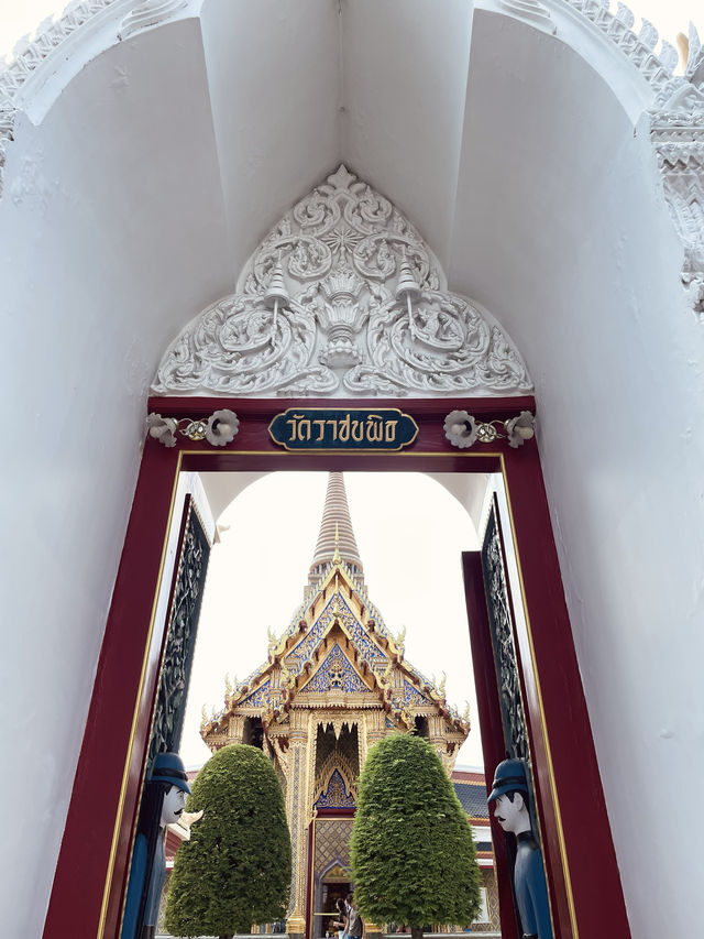 ไหว้พระทำบุญที่วัดราชบพิธสถิตมหาสีมารามราชวรวิหาร